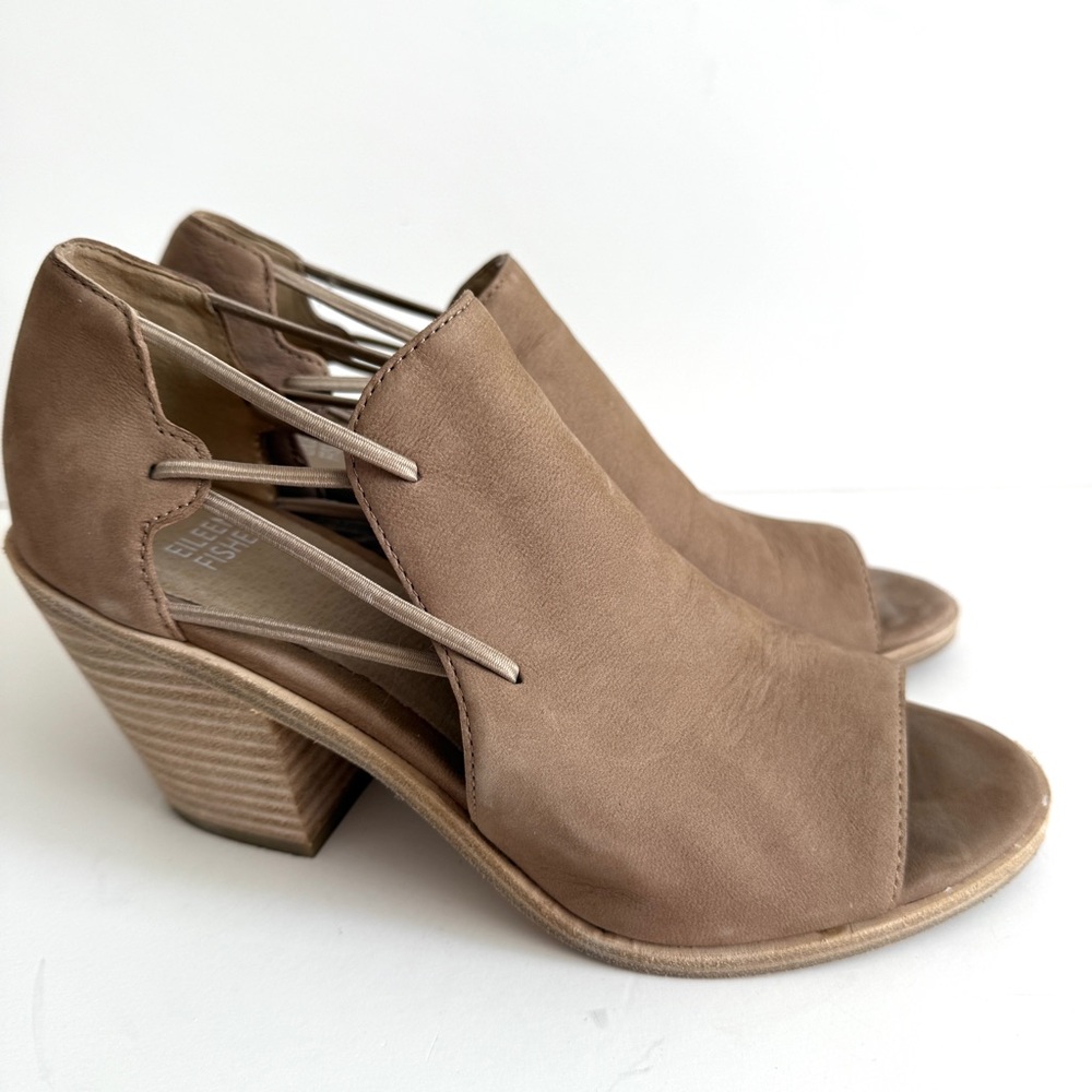 Eileen Fisher Alfie Cut Out Peep Toe Heeled Shoes in Earth Tan Size 7